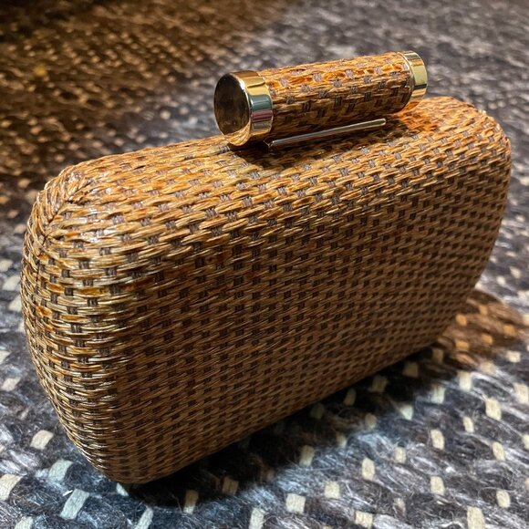 Snap close straw rattan style clutch with optional gold tone strap - Picture 5 of 7